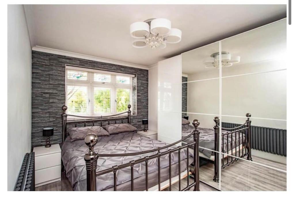 2 Bed - Walking Distance To Harry Potter Studio Watford  Kültér fotó